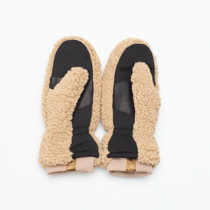 UGG RĘKAWICZKI DAMSKIE SHERPA MITTEN LOGO CARAMEL