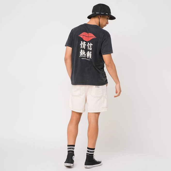 Kaotiko M/C TIE DYE LIPS JAPAN BLACK T-SHIRT