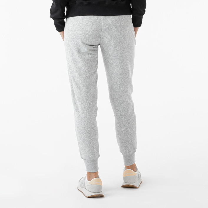 New Balance SPODNIE SMALL PACK SWEATPANTS WP23600AG